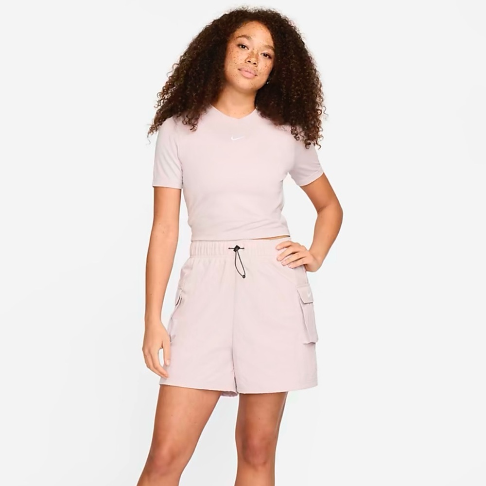 NWT-Nike Women’s Loose Fit Woven Cargo Shorts Platinum Violet‎ **Size XS**